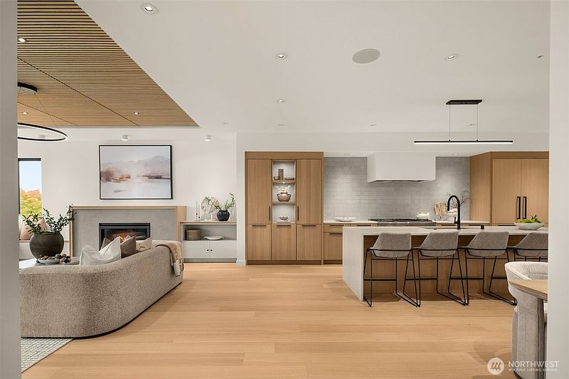 5th image of 6021 Princeton Avenue NE