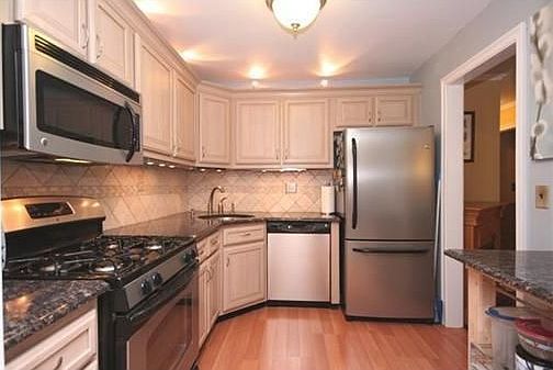 1st image of 242 Parkside Dr