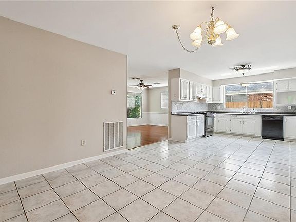 4th image of 817 Andrews Ave