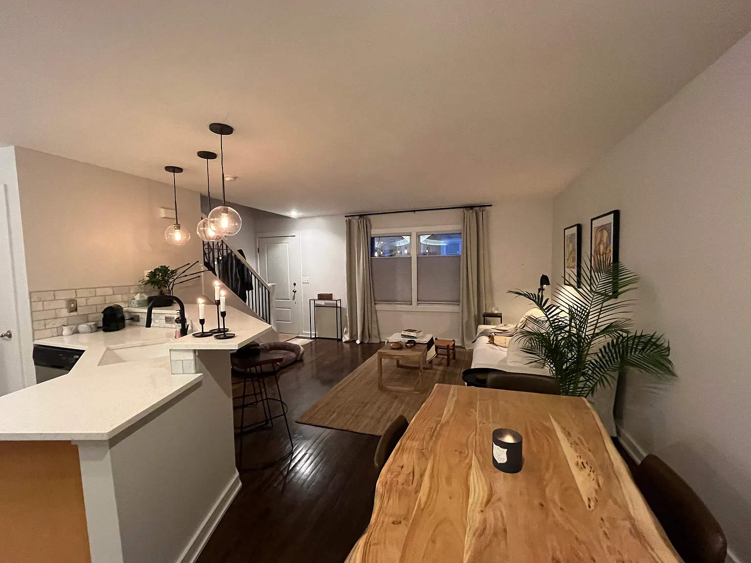 2 bed, 1190 sqft, $1,900 — Photo 4