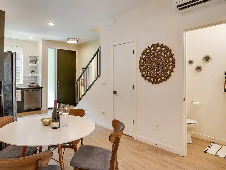 428 NE Ivy St — Photo 4
