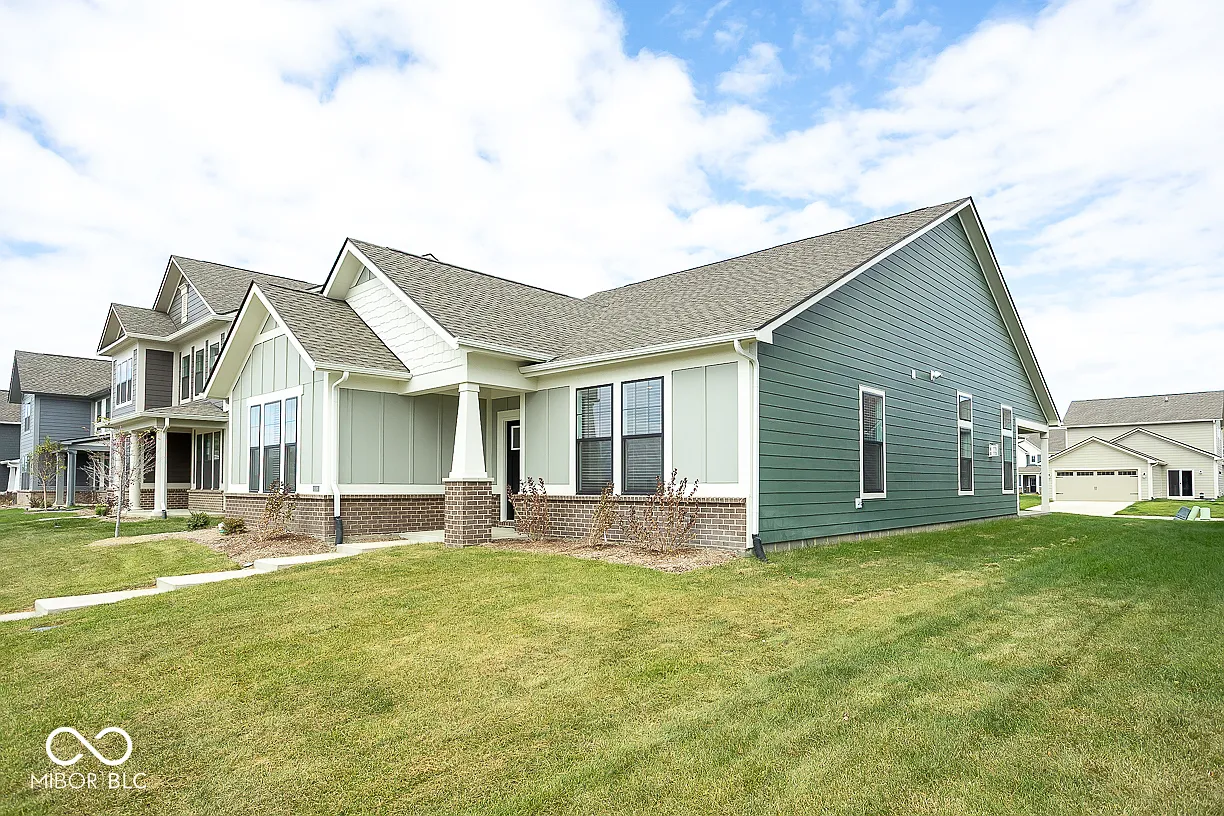 3 bed, 2.5 bath, 2099 sqft, $2,650 — Photo 2