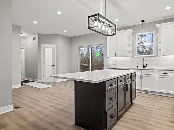 5th image of 12212 Sheridan ROAD