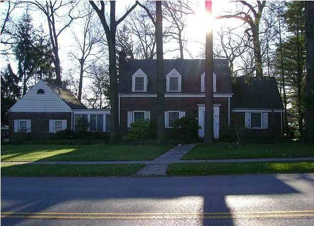 1st image of 164 Guyon Ave