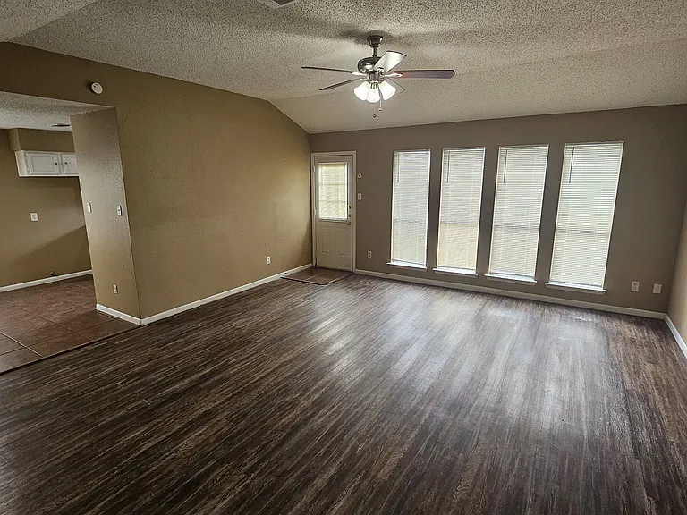 4250 Southchase Ln — Photo 5