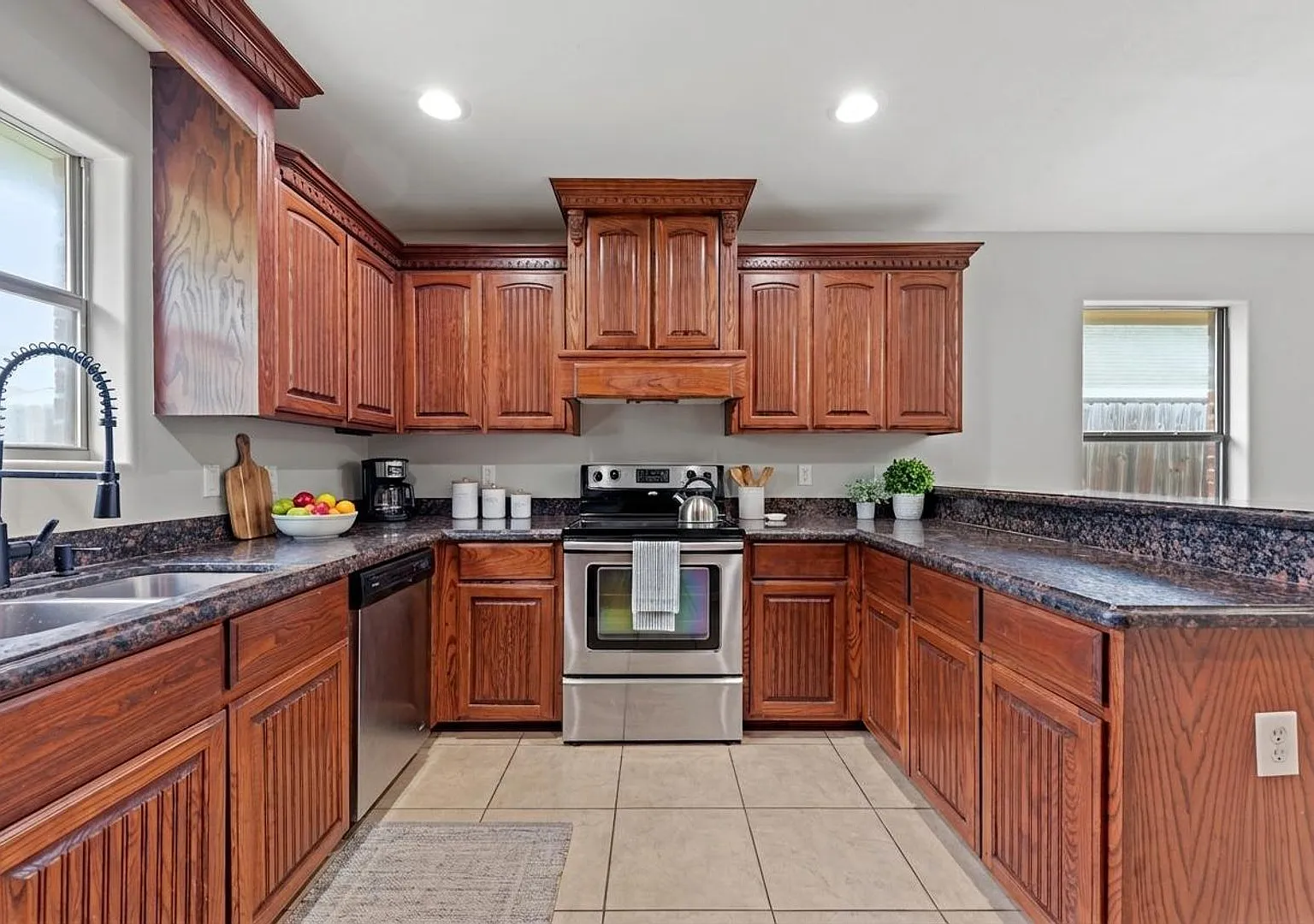 Spacious 4-Bedroom Home In Gated Community Near Utrgv & Dhr Health — Photo 4