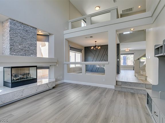 4th image of 10908 Royal Highlands St