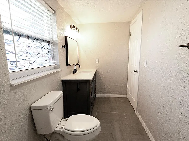 11241 Yewtree Ave — Photo 31