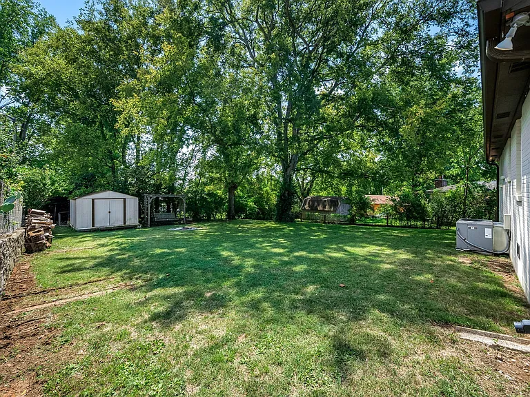 205 Cedar Dr — Photo 32