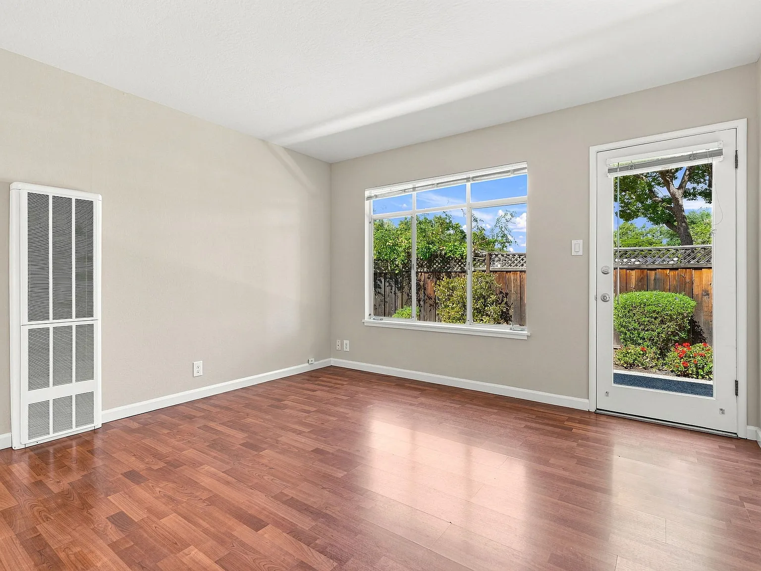 2 bed, 700 sqft, $3,950 — Photo 3