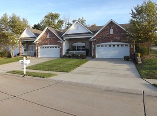 5021 Castlegate Ln, Godfrey, IL 62035