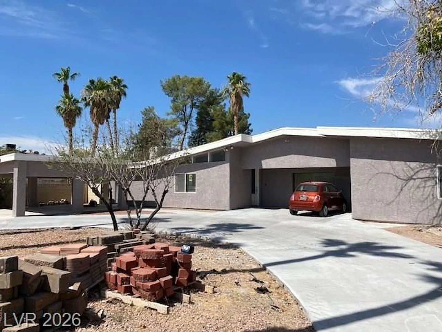2047 Westwind Rd — Photo 2