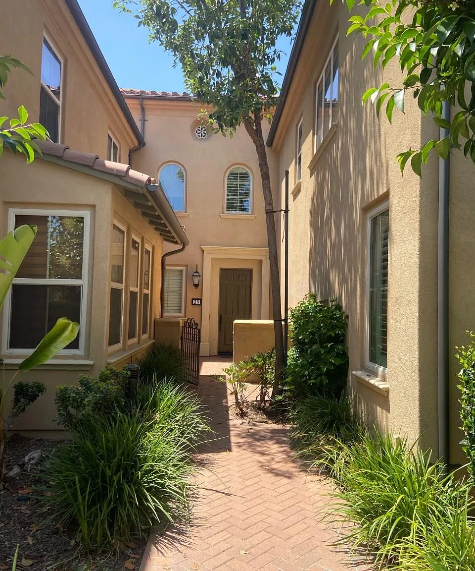 29 Jonquil — Photo 1