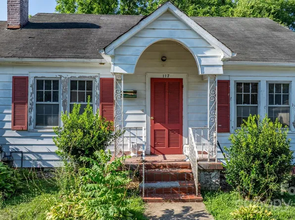 117 3rd Ave SW, Hickory, NC 28602