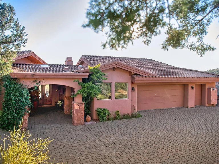 Casita Entry, Driveway, and Garage