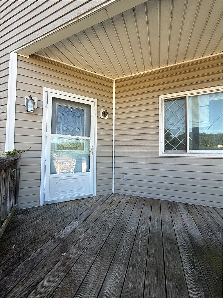 3 bed, $900 — Photo 2