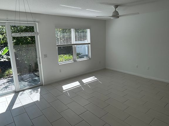 3rd image of 380 SE Sea Hunt Way