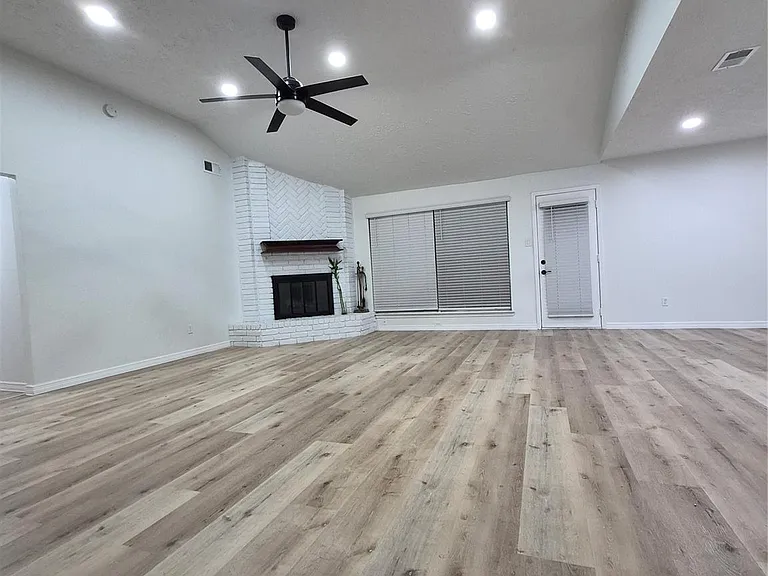 3402 Cascadia Dr — Photo 2