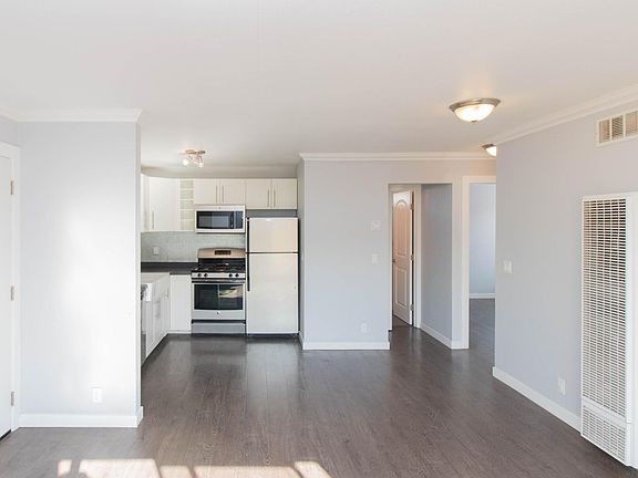 4th image of 1215 E 4th St APT 304