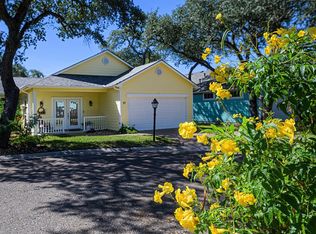 17 Camellia Cir, Rockport, TX 78382