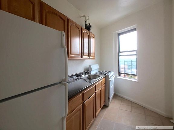 3rd image of 116 W 238th St APT 5K