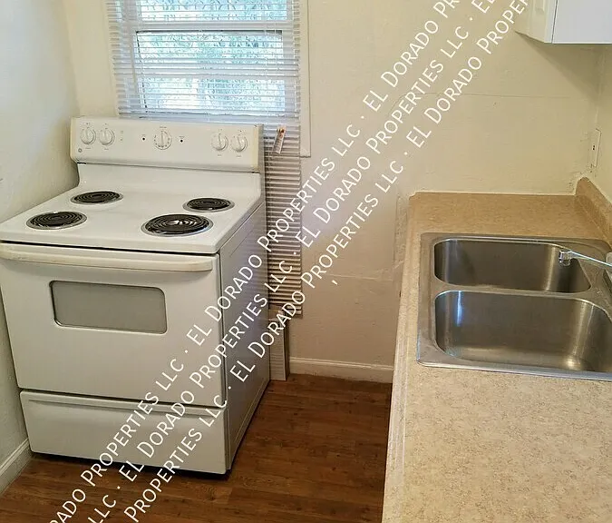 1010 E Sligh Ave — Photo 8