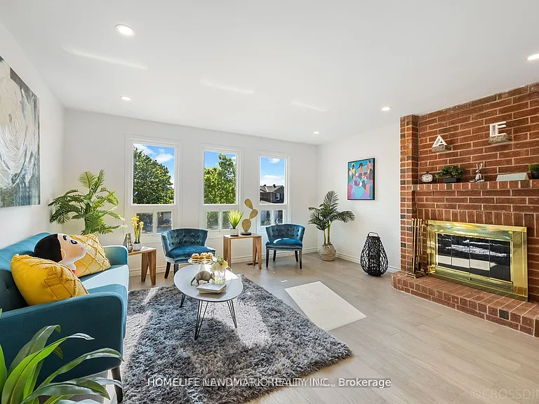 25 Lansbury Dr — Photo 12