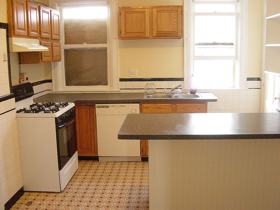 2nd image of 41 Madison St