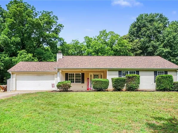 266 Freeman Dr, Maysville, GA 30558