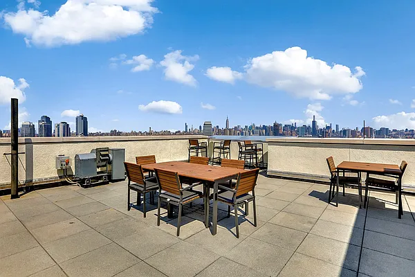 Sold by Redfin Real Estate | media 29