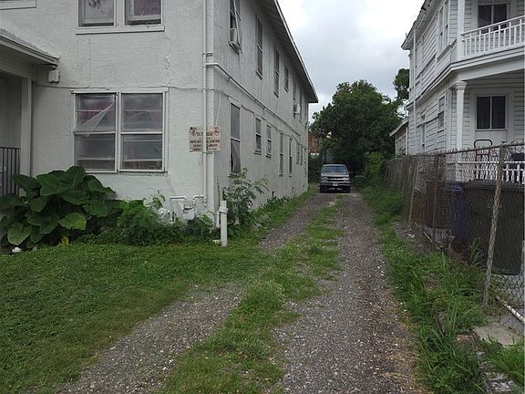 2nd image of 411 Waco St