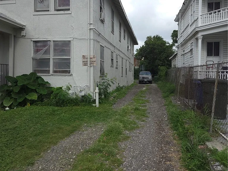 411 Waco St — Photo 2