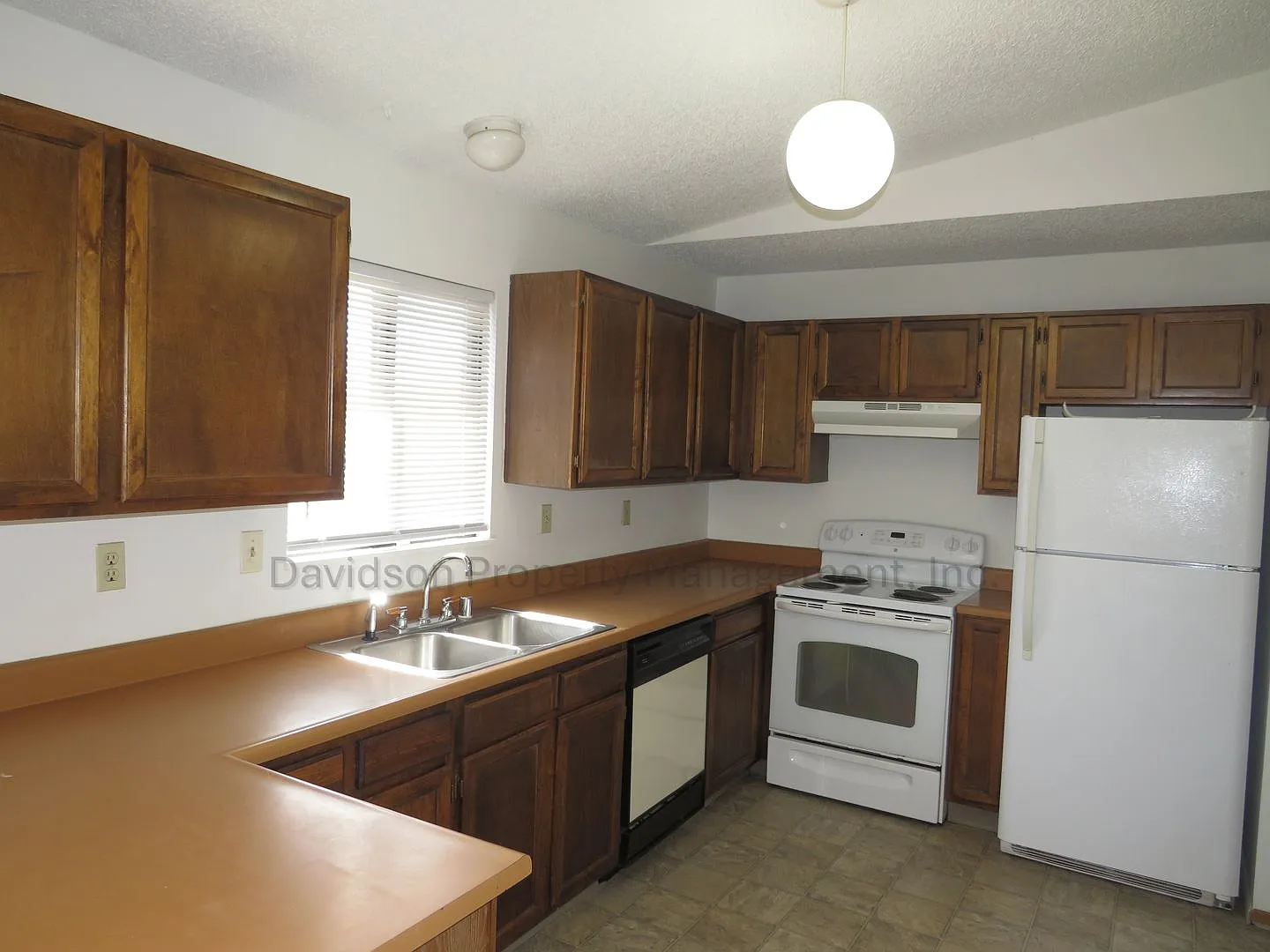 Cozy 2 Bedroom House in Briargate — Photo 4