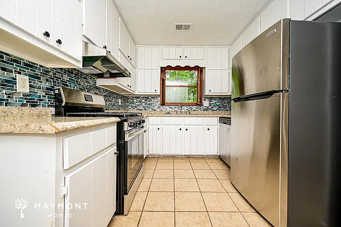 145 Glenloch Pkwy — Photo 5