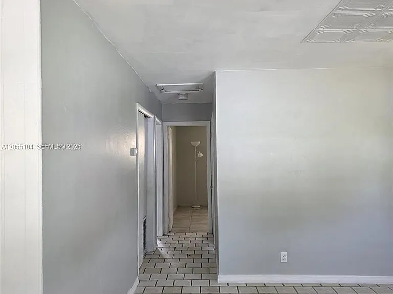 46 NW 14th Ct — Photo 5