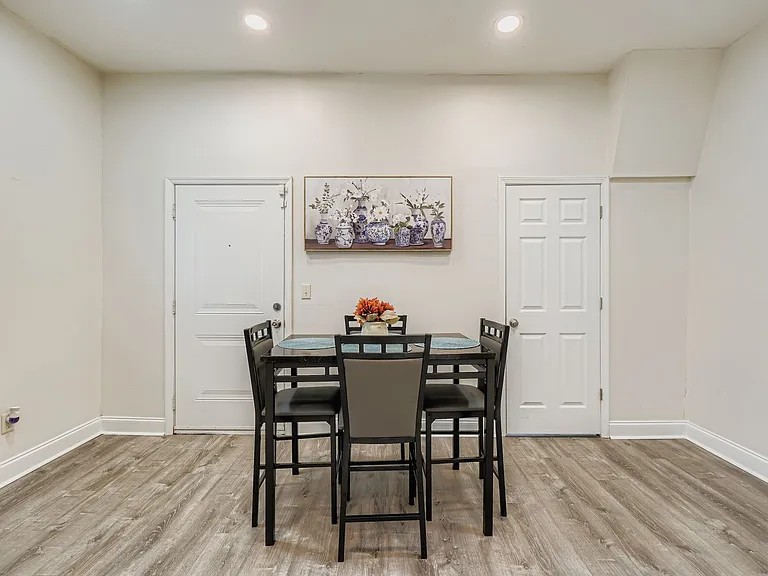 62 Weyman Ave SW — Photo 4