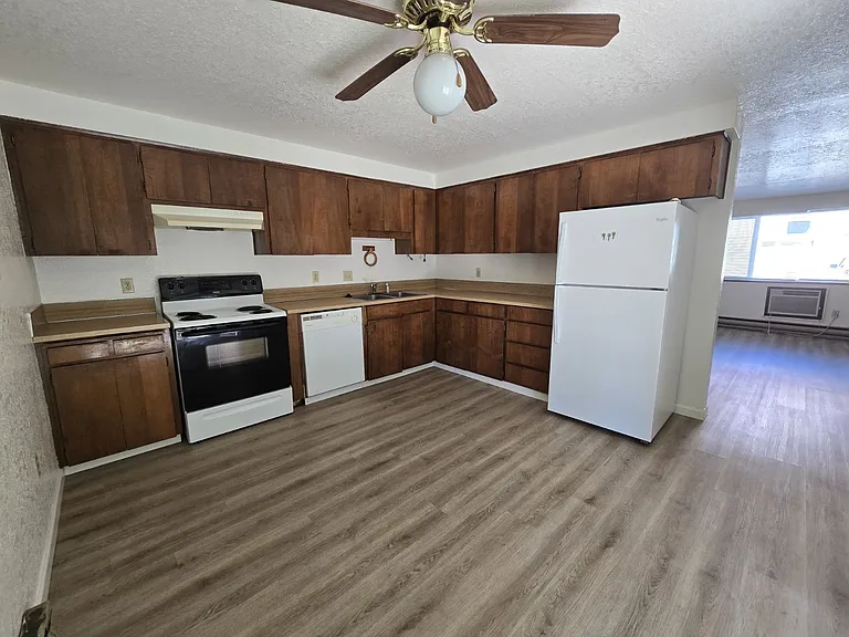 2469 NE Kerr St #6 — Photo 6