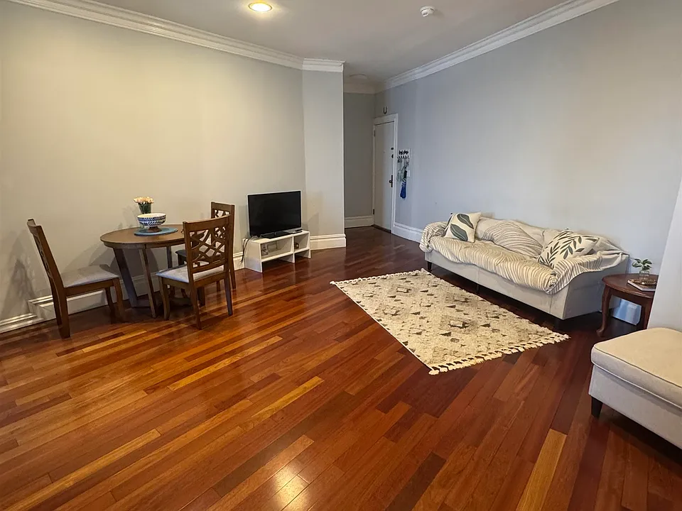 7435 Boulevard East #33