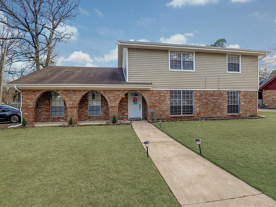 1st image of 6 Woodcliff Dr