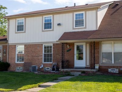 8841 Sunrise Dr, Sterling Heights, MI, 48312