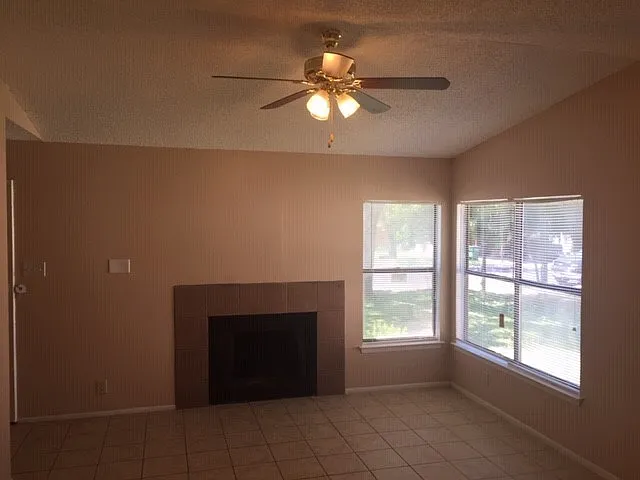 *Coming Soon* 3br/2ba Home With Covered Patio & Fenced Yard! — Photo 2
