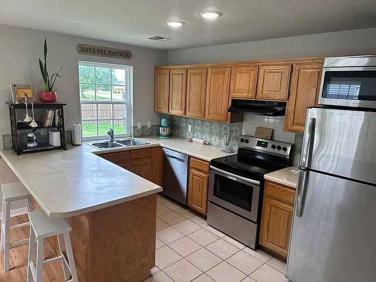2403 W Mulberry St — Photo 4
