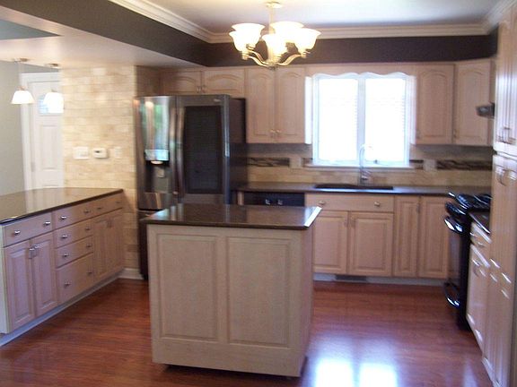 3rd image of 507 Bevan Dr W
