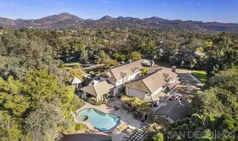 2nd image of 13590 Summit Cir