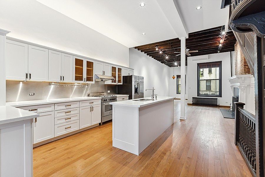 1st image of 320 W 139th St