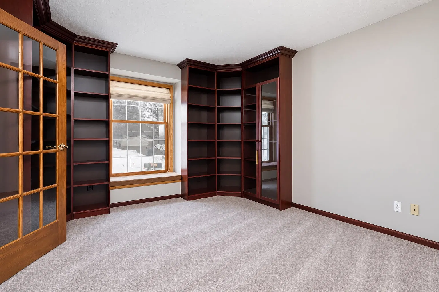 3 bed, 2.5 bath, 3559 sqft, $2,895 — Photo 2