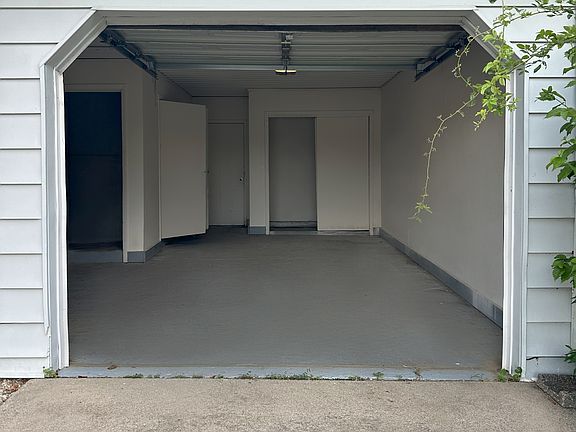 2nd image of 2909 Travis St