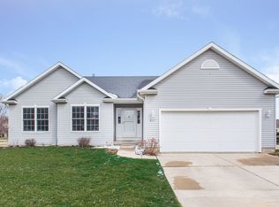 207 Wendy St, Sycamore, IL 60178