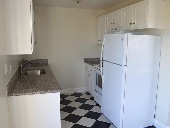 3rd image of 477 Baden Ave
