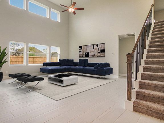 Plan 5069 Living Area
